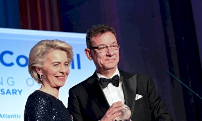 Covid-19, la Corte Ue boccia von der Leyen sui vaccini Pfizer