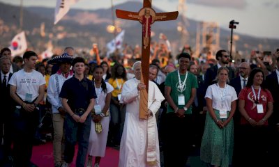Quasi un milione di giovani a Tor Vergata per Papa Leone XIV