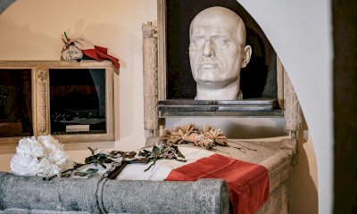 Marcia su Roma: a Predappio spunta il saluto romano