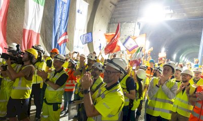 Austria e Italia unite sotto le Alpi: abbattuto il diaframma del tunnel del Brennero