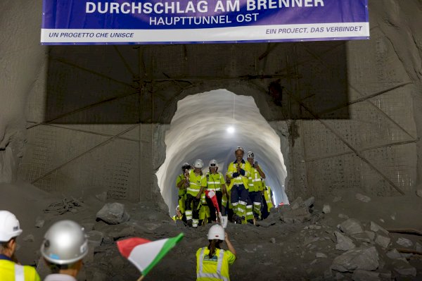 Abbattimento del diaframma del tunnel del Brennero