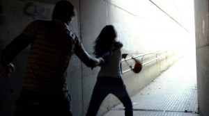 Tassista abusivo violenta una ventenne: arrestato