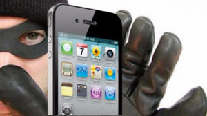 Finge di chiedere l’elemosina e rapina un 13enne del proprio telefono cellulare