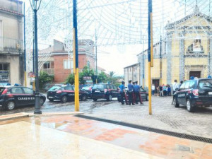 Boss pretende di portare statua della Madonna, bloccata processione