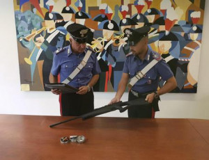 Ferito da tre pallini esplosi da un'arma ad aria compressa