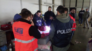 Sigilli ad una ditta di confezione, sequestrati 30 macchinari professionali