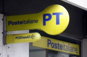 Svizzero che usa le Poste italiane insospettisce l'operatore, che allerta i Carabinieri