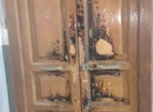 Taranto: anziano dà fuoco alla porta di un appartamento