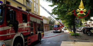 Treviso, incendio abitazione a Mogliano Veneto: i pompieri salvano due anziani