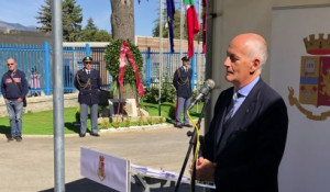 Gabrielli a Amatrice inaugura la nuova sede della Stradale