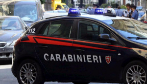 Rischia di annegare in auto, salvato dai Carabinieri