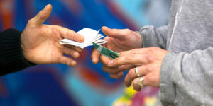 Giovane spacciatore albanese denunciato dalla Polizia di Stato