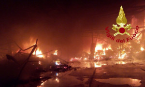 Maxi incendio nel Catanese