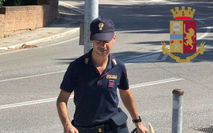 Ancona, spacciavano droga fuori dalle scuole: presi