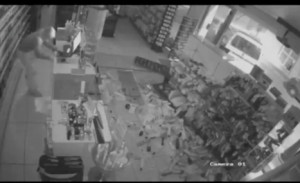 Colpivano con la 'spaccata', 13 arresti con l'operazione 'Ariete'