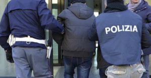 Camorra, estorsioni e rapine a Napoli: nove arresti