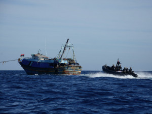 Nave Carabiniere coopera con la Guardia Di Finanza in un’attività di abbordaggio su sospetta 'nave madre'