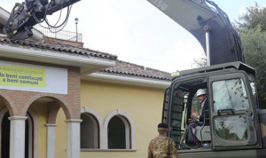 Villetta confiscata demolita alla presenza del ministro Salvini