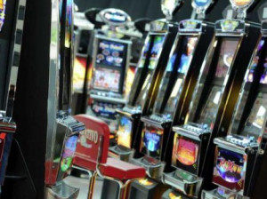 Bambina di 12 anni gioca alle slot: locale chiuso e maxi multa