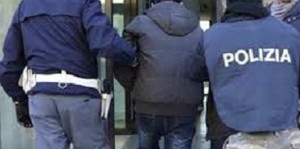 Catania: rapina ed estorsione, sei arresti nel clan Santapaola 
