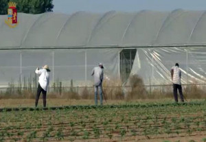 Migranti tenuti in condizioni disumane, arresti a Latina