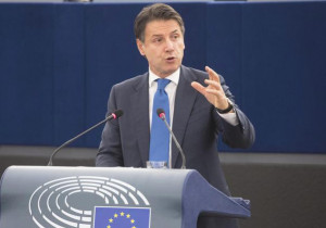 'Il Governo non cadrà, questa Europa è al canto del cigno'