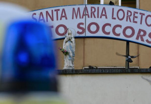 Dà fuoco all'auto dell'ex moglie a Reggio Calabria, è caccia all'uomo