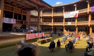 Lavoratori dello spettacolo occupano il Globe Theatre a Roma