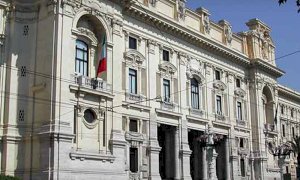 Dirigente MIUR tenta il suicidio, era indagata