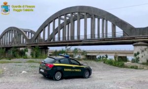 Sequestrato un ponte a tre arcate nel reggino: è pericolante