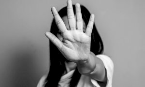 Picchiano ragazza disabile, identificate quattro minorenni