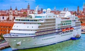 Venezia, addio alle grandi navi in città