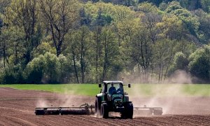 Contadino belga sposta involontariamente il confine con la Francia