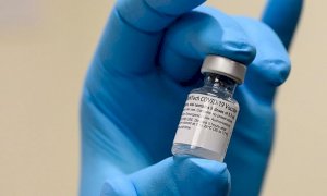 Lotta al Covid, la Pfizer studia un vaccino monodose