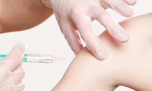 Pfizer e BioNTech attendono l'Ema per somministrare i vaccini agli adolescenti