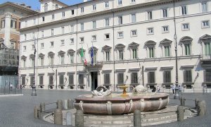 Covid, cambiano le regole per le regioni: via alle mascherine all'aperto