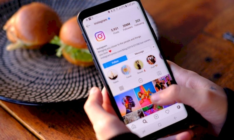 Instagram: consentirà di inserire i pronomi sul profilo degli utenti