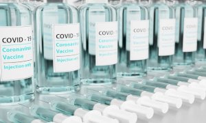 Covid, da giugno vaccinazioni nelle aziende e per tutte le classi di età