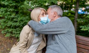 Gran Bretagna in Fase Tre tra riaperture e abbracci ma “con moderazione”