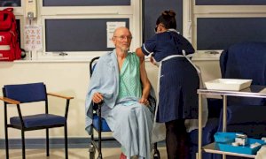 È morto dopo una lunga malattia William Shakespeare, il primo vaccinato al mondo contro il Covid