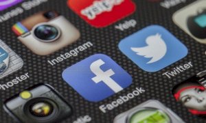 Facebook fa dietrofront: non bloccherà più i post sul Covid creato in laboratorio 