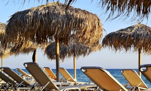 Prenotare ombrelloni e lettini evitando le file al mare: ora ci pensa un'app