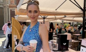 Iconico e sostenibile, Chiara Ferragni apre il suo primo Cafè brandizzato Nespresso 