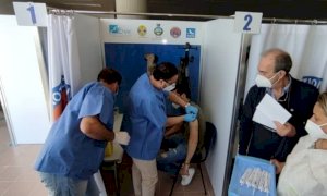 Mix di vaccini per under 60: arriva l'ok dell'Aifa ma le Regioni vanno da sole