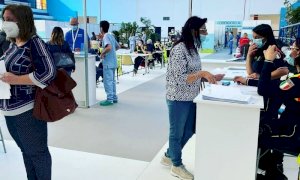 Il governo ha deciso: sì al mix di vaccini, si allineano anche le Regioni