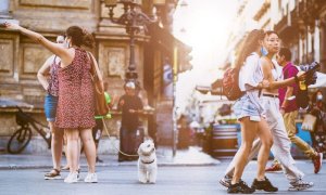 Mascherine all'aperto, stop all'obbligo in zona bianca. Discoteche, ipotesi luglio con Green Pass