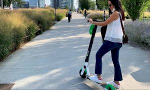 Monopattino elettrico, multe fino a 700 euro per chi viola il codice stradale