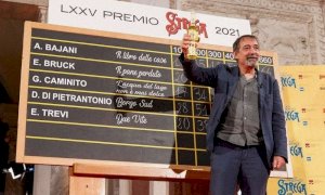 Premio Strega, il vincitore dell'edizione 2021 è Emanuele Trevi con 