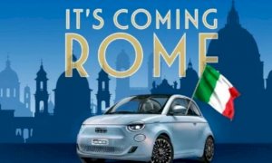 Fiat, la dedica ai campioni d'Europa con la nuova 500 elettrica tricolore