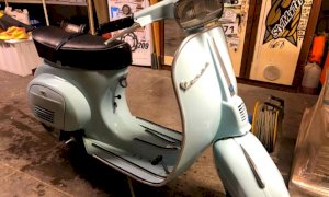 I carabinieri ritrovano vespa rubata 41 anni fa, restituita al proprietario